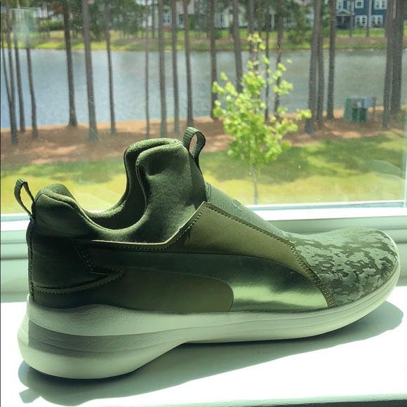 Puma shoes size 9 in woman’s - Picture 2 of 9